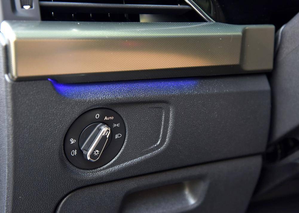 买车三年不知道空调如何开？盘点5个车内的功能按键，你都会用吗