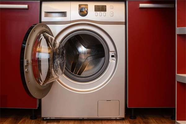 为什么海尔波轮洗衣机放水时底部会漏水？应该怎样处理？