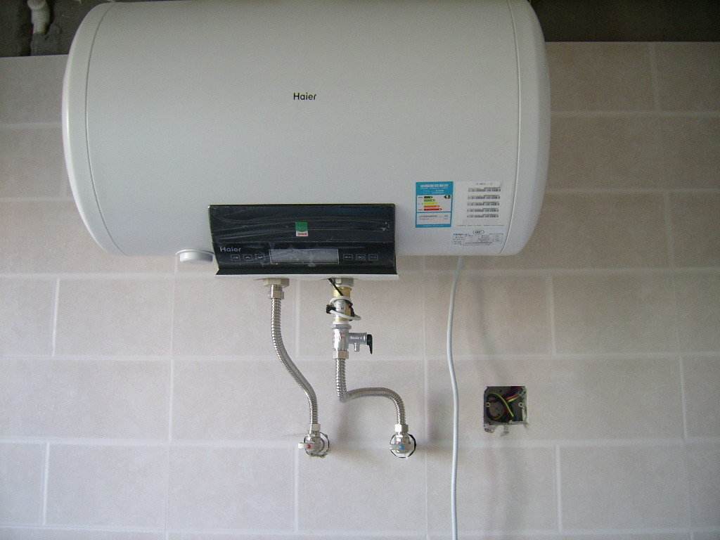 用热水器家里总是自动跳闸，热水器保险总跳闸怎么回事？