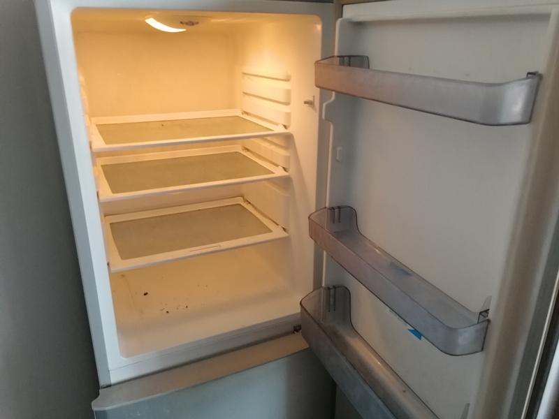 冰箱里的异味怎么办