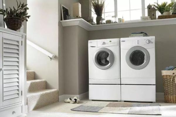 为什么海尔波轮洗衣机放水时底部会漏水？应该怎样处理？